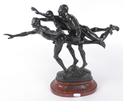Sculpture: Bronze à patine verte -au But les Trois Coureurs-…