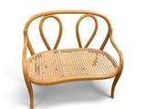 une image représentant un banc en bois avec des accoudoirs incurvés et une assise en osier