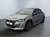 vue de face d'une Peugeot argentée dans une pièce blanche