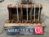 une photo d'une palette en bois sur laquelle est accrochée une pancarte