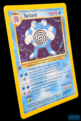 gros plan d'une carte pokemon sur une table