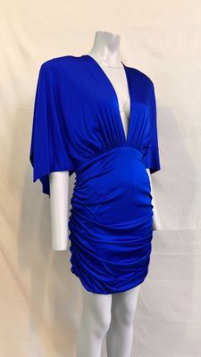 une robe bleue sur un mannequin, un mannequin, un mannequin, un mannequin, un mannequin, un mann