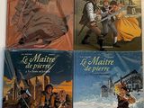 quatre livres posés sur une table recouverte d'une nappe blanche
