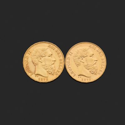 deux souverains en or, dont l'un a une tête d'homme et l'autre une tête de femme