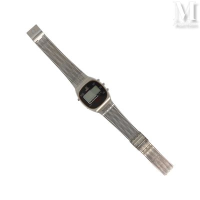une image d'un gros plan d'une montre-bracelet sur un fond blanc