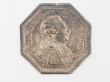 une pièce d'argent sur laquelle figure une femme