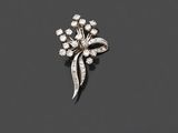 une broche en forme de fleur sertie de diamants, signée Van Cleef