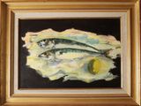 une peinture à l'huile représentant deux poissons sur une feuille de papier, à côté d'un citron