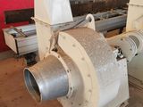 une machine qui se trouve à l'intérieur d'un bâtiment