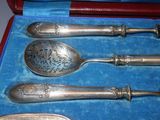 four spoons and two spoons in a case
