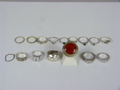 many different rings and rings that are on a table