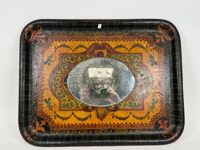 Grand plateau rectangulaire en métal peint à décor inspiré d…