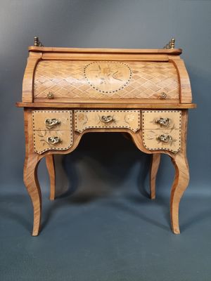 an image of a small wooden desk with a clock on it