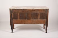 Commode en marqueterie ouvrant trois tiroirs en façade. (photo 6)
