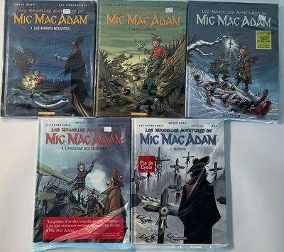 Cinq livres de la série « Mac Mac Adam » sont posés sur une surface blanche