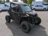 une photo d'une Utt noire garée sur un parking