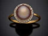 une bague ancienne sertie de perles et de diamants