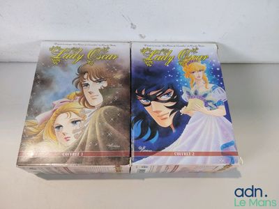 deux livres posés sur une table l'un à côté de l'autre