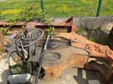 an old machine that is sitting on the ground