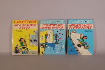 Trois livres pour enfants sont alignés sur une table
