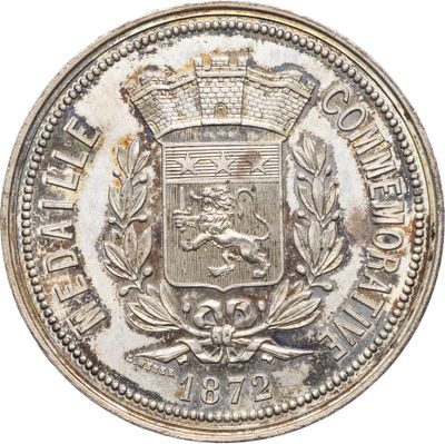 gros plan d'une pièce de monnaie surmontée d'une couronne