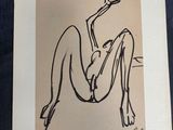 une image représentant le dessin d'une femme nue assise sur le ventre