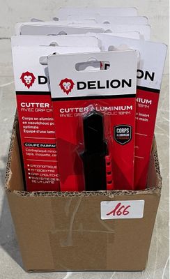 des boîtes de « Dellon » pour ciseaux de découpe et une boîte de ciseaux