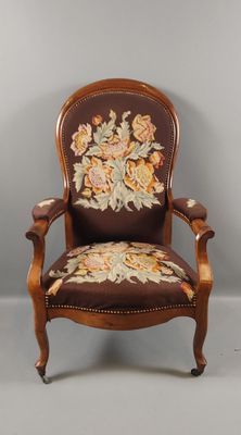 Fauteuil Voltaire en cerisier, garniture tapisserie à décor … - Photo 1