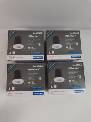 trois boîtes de LED Philips posées sur une surface blanche