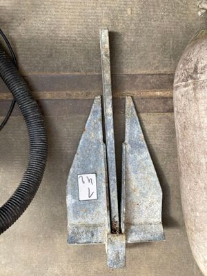 a picture of a pair of tools that are sitting on the floor
