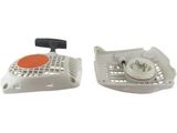 une paire d'égouttoirs à vaisselle blancs avec des boutons orange sur fond blanc