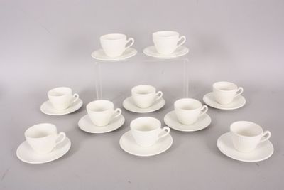 several cups and saucers are arranged in a circle on a table
