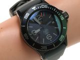 une montre au poignet d'une personne qui porte une montre