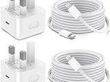 quatre types différents de câbles d'alimentation branchés sur un chargeur USB