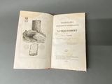 un livre ouvert sur lequel est dessiné un château
