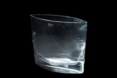 KROSNO, Pologne. Vase à panse aplatie, en cristal incolore.