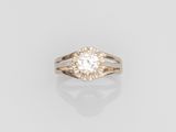 une bague en or 18k et diamants