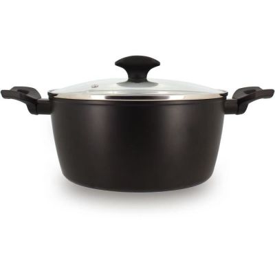 un gros plan d'une casserole noire avec un couvercle, sur fond blanc