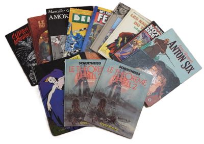 un grand nombre de livres posés sur une table
