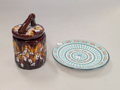 Pot couvert en faience de Vallauris (H:20 cm) on y joint une…