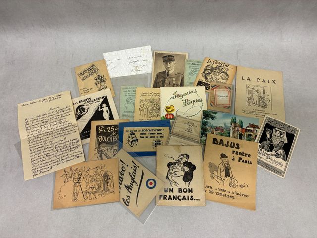 Lot de cartes et livret politiques milieu XXe