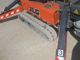 a small machine that is sitting on the ground