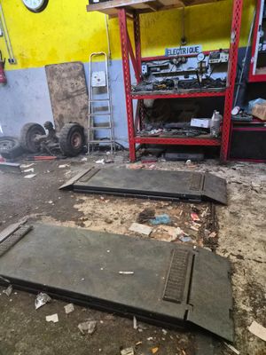 a lot of debris on the ground in a garage