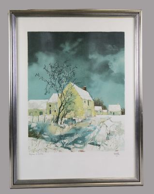 tableau représentant une maison jaune dans la neige, avec un arbre au premier plan