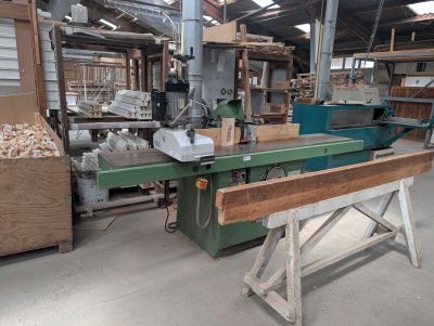 a large machine that is sitting in the middle of a room