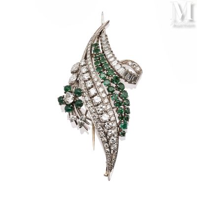Clip diamants et émeraudes Clip de revers en platine (950 mi…