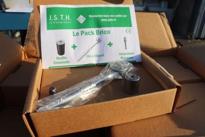 Dans un carton, 24 Coffrets Douilles Universelle JSTH avec A…
