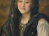 portrait d'une jeune femme portant un châle noir