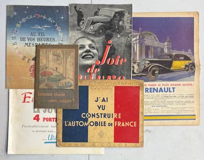 beaucoup de vieux livres accrochés au mur
