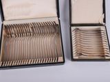 paire de fourchettes et cuillères de service en métal argenté, dans un coffret